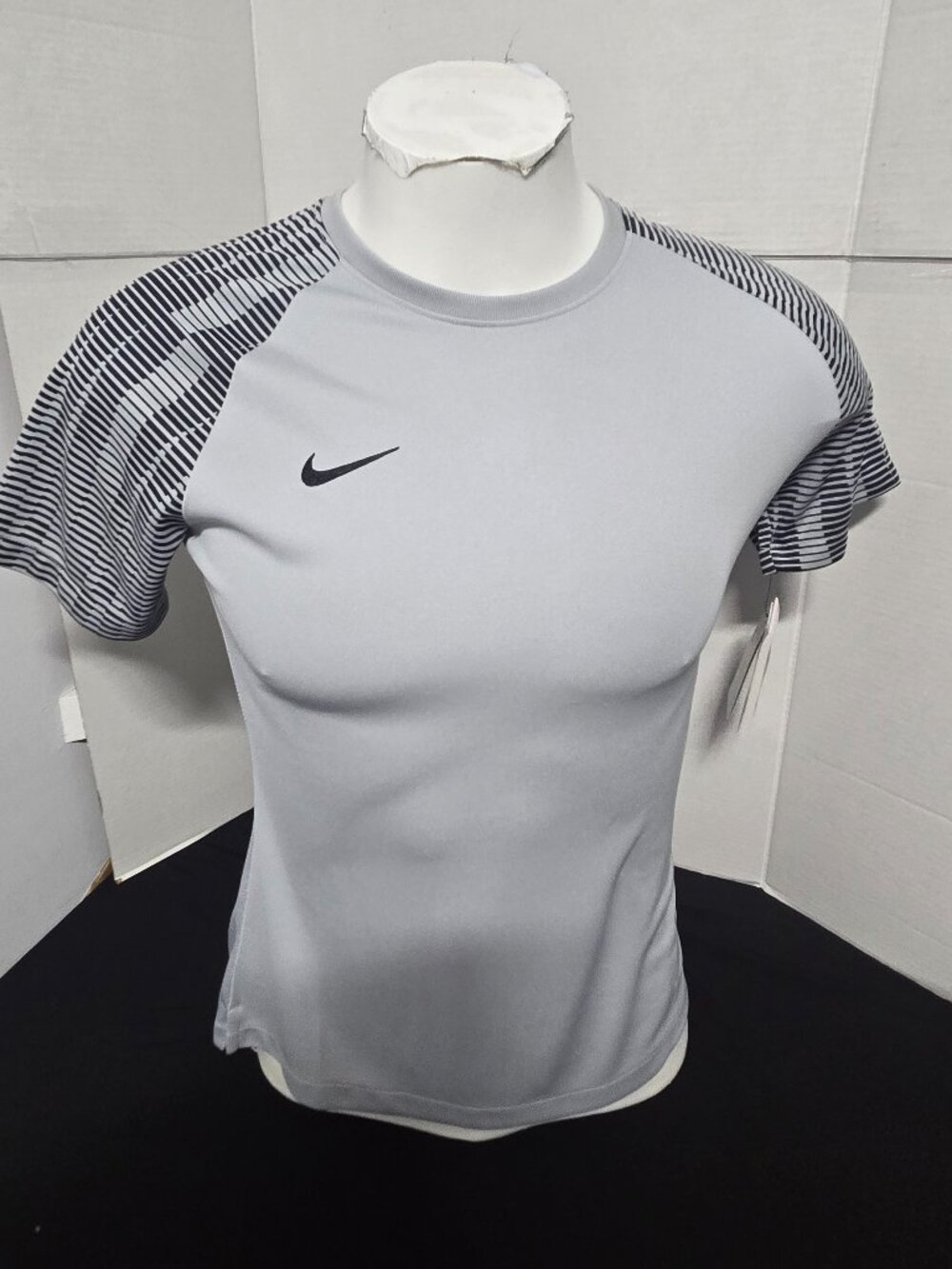 Nike Dri-FIT Women's Soccer Training Shirt Gray Black Short Sleeve Size Med